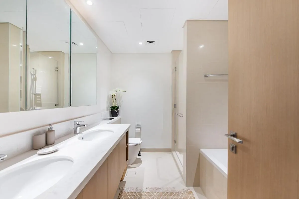 Stylish Cozy 3-Bedroom Apartment With Harbour Views In Dubai Creek Harbour